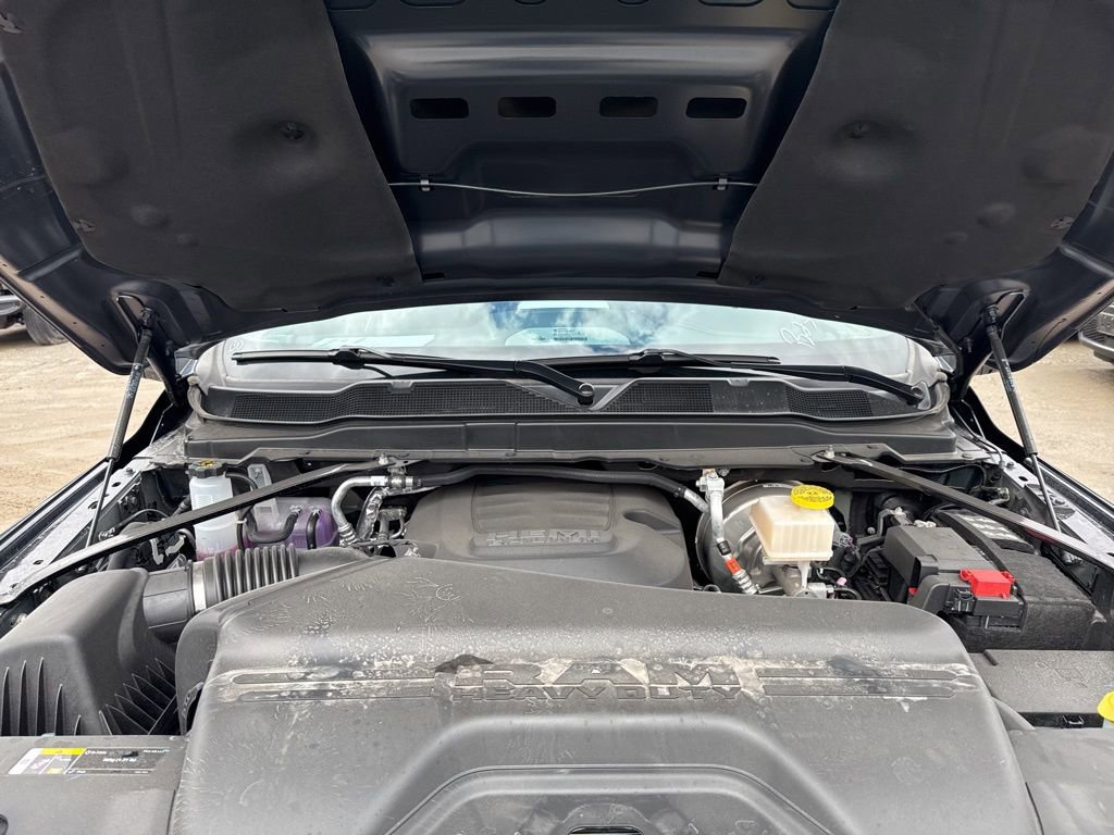 New 2026 RAM 2500 Laramie AWD/4WD image 34
