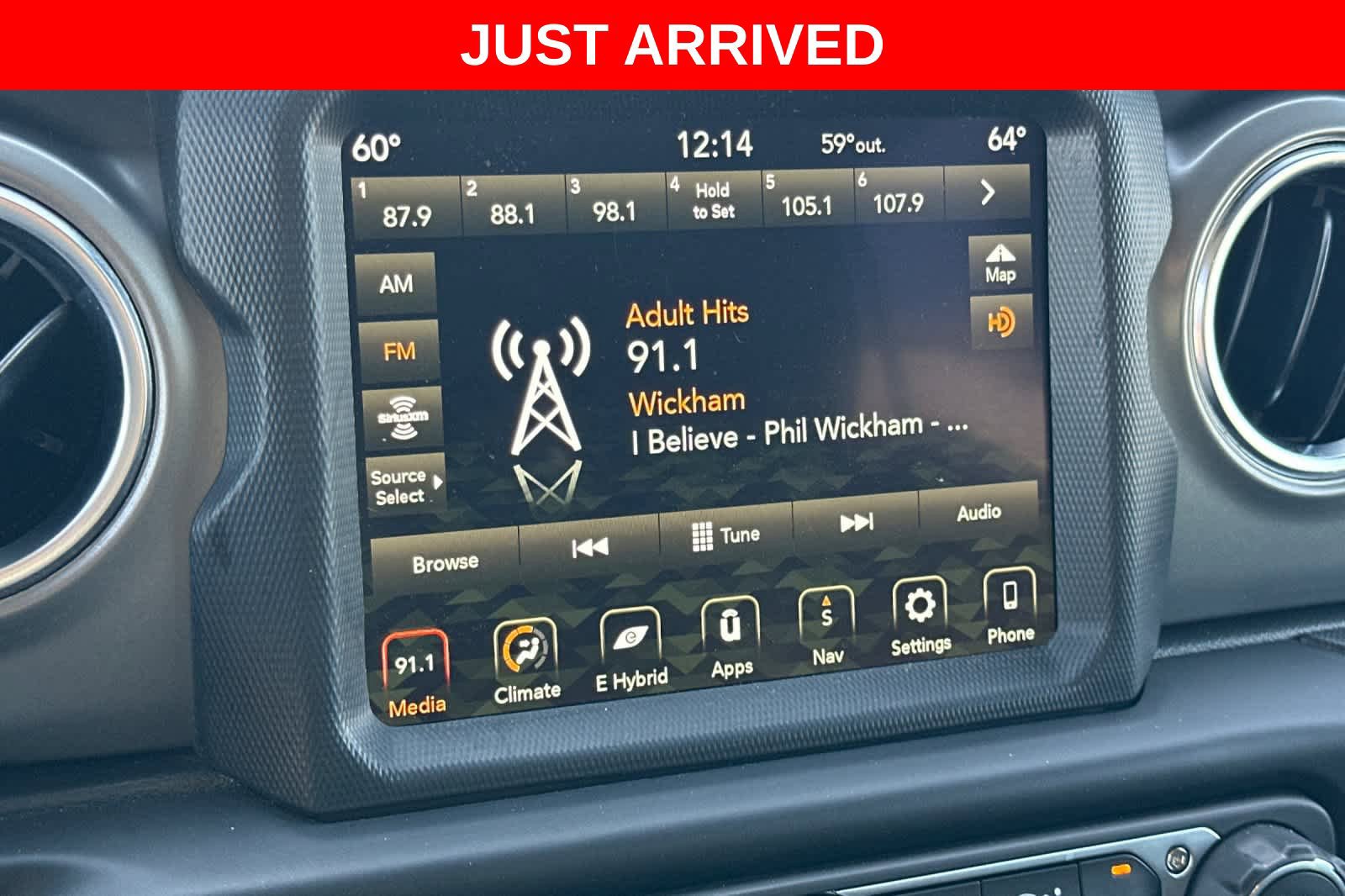 Used 2022 Jeep Wrangler Unlimited Rubicon 4xe w/ Cold Weather Group AWD/4WD image 19
