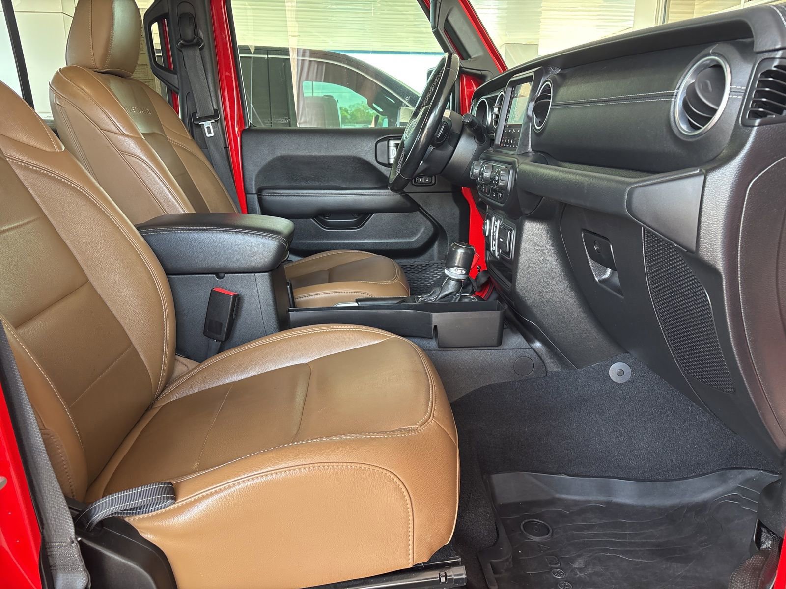 Used 2020 Jeep Gladiator Overland w/ Popular Equipment Package image 17