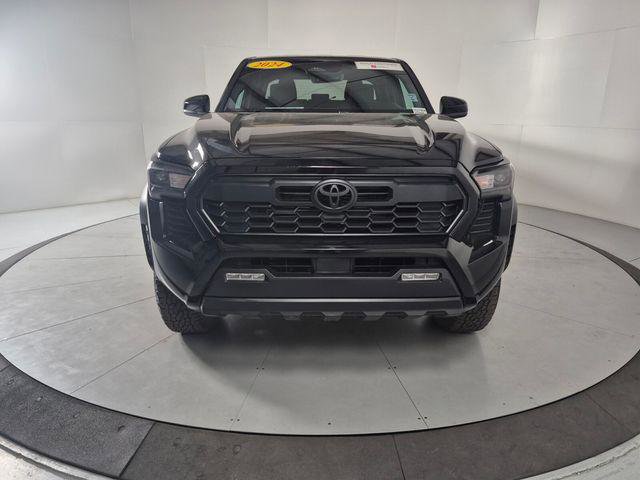 Certified 2024 Toyota Tacoma TRD Off-Road AWD/4WD image 7