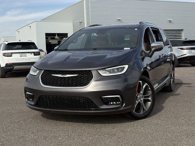 Used 2022 Chrysler Pacifica Pinnacle image 3