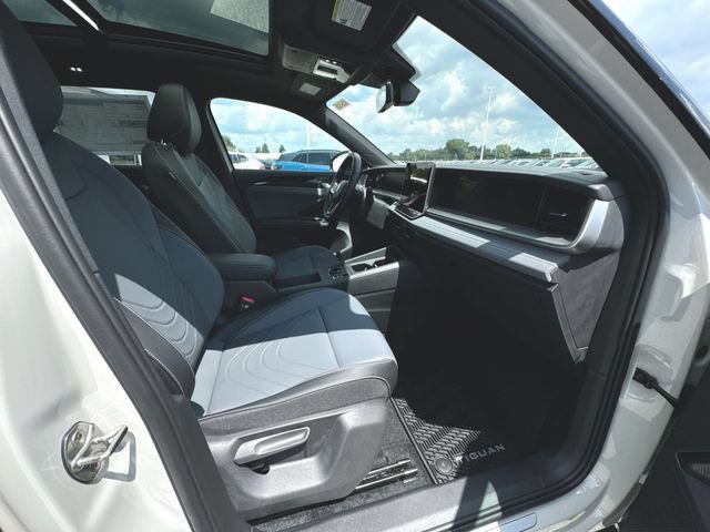 New 2026 Volkswagen Tiguan SE R-Line FWD image 29
