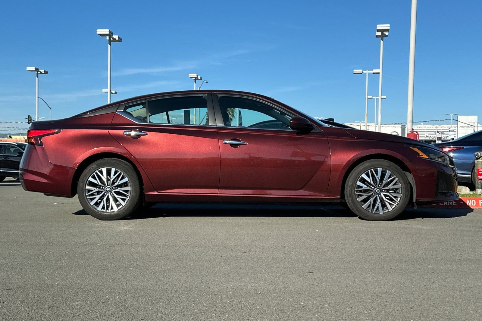 Used 2023 Nissan Altima 2.5 SV image 3