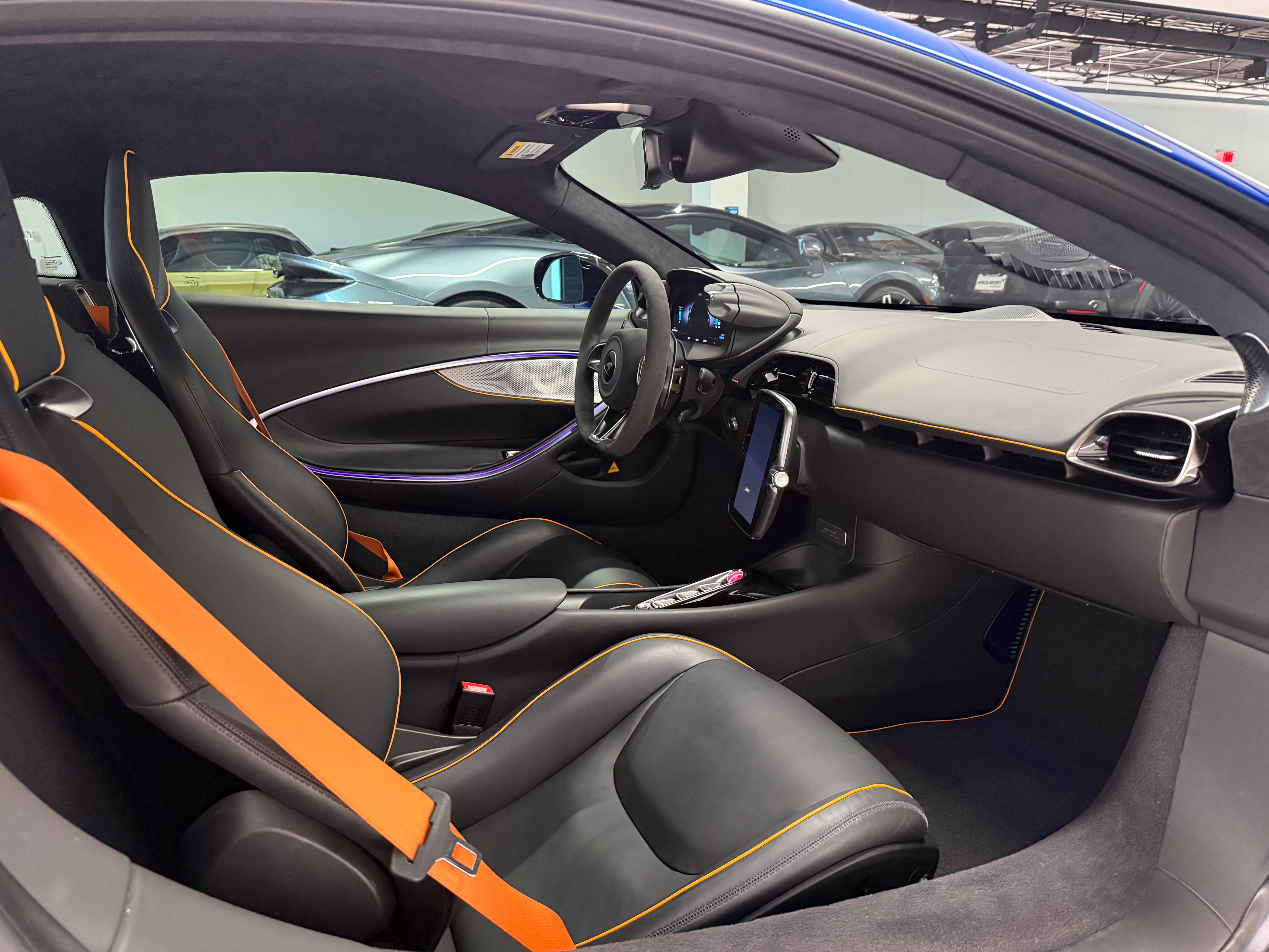 Used 2024 McLaren Artura RWD image 20