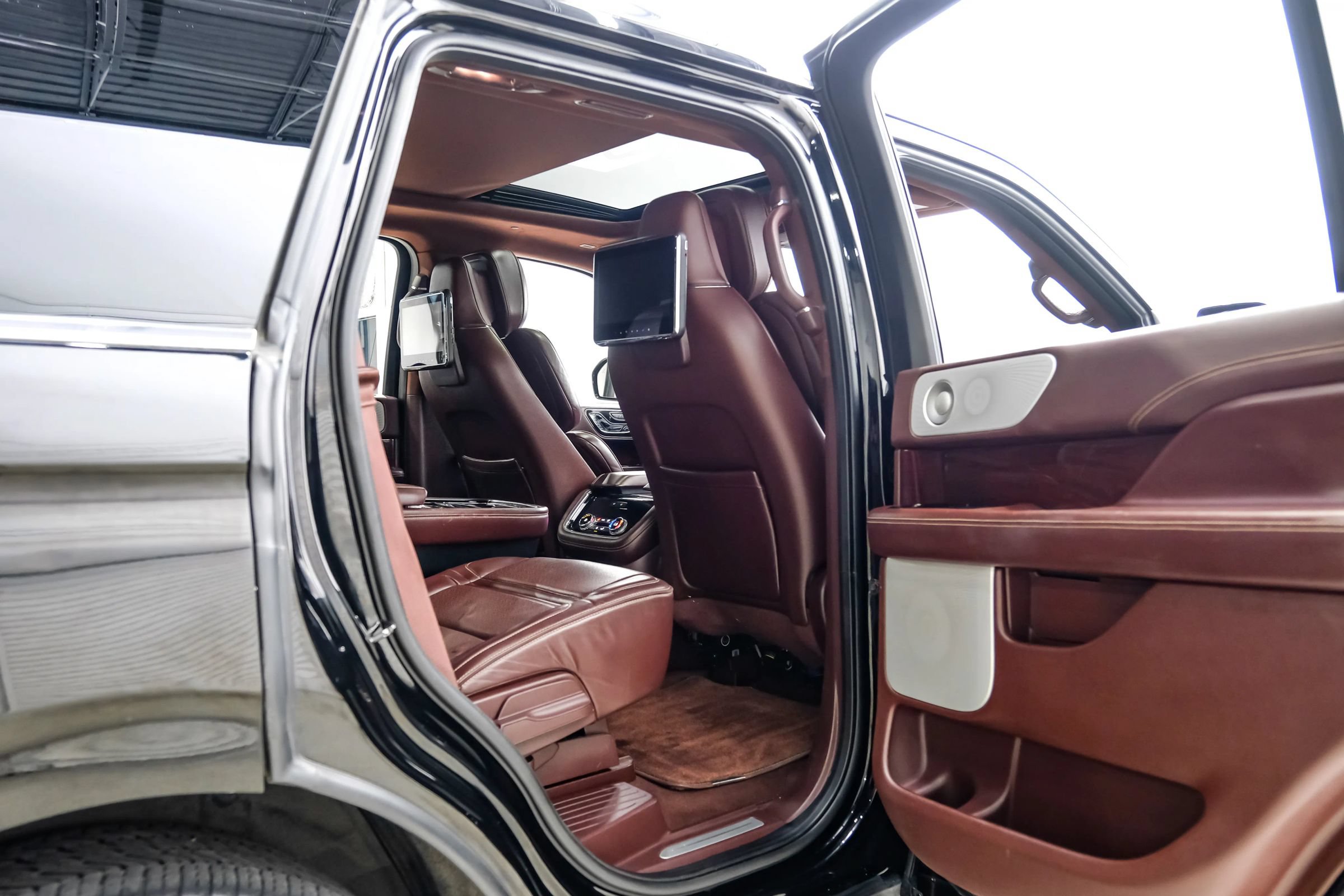 Used 2018 Lincoln Navigator Black Label w/ Cargo Package AWD/4WD image 51