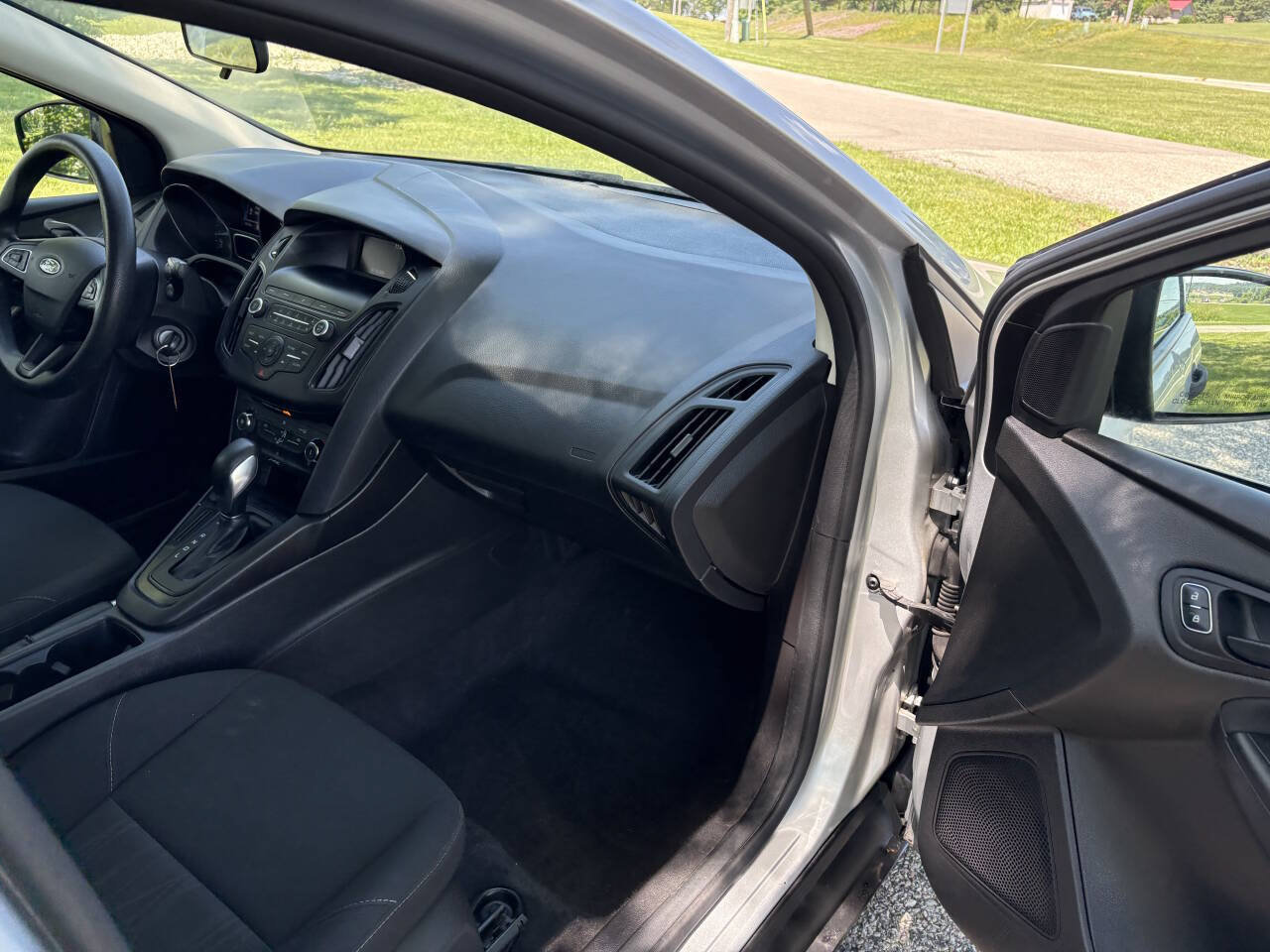 Used 2018 Ford Focus S FWD image 32