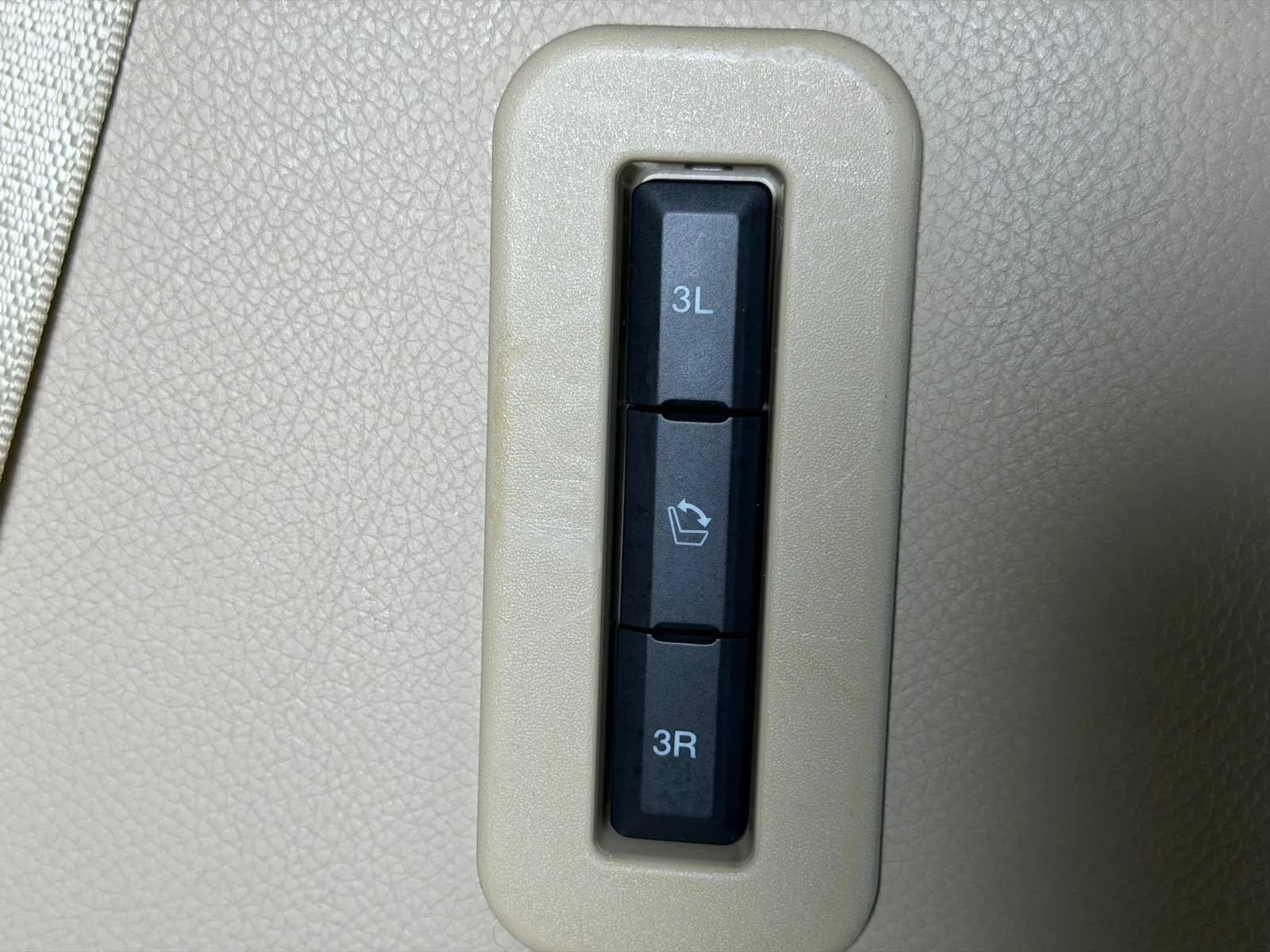 Used 2017 Ford Expedition Limited w/ Equipment Group 301A AWD/4WD image 16