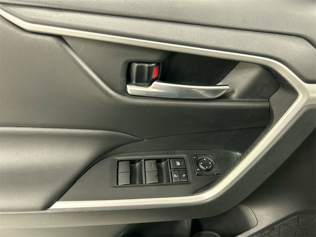 Used 2021 Toyota RAV4 XLE image 11