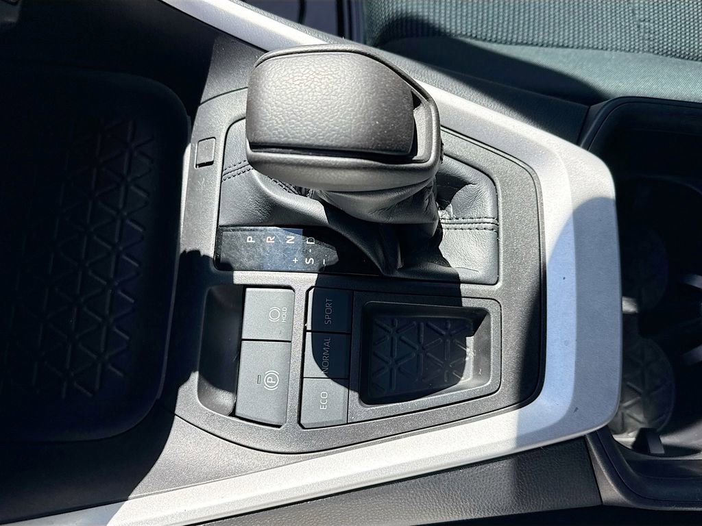 Used 2022 Toyota RAV4 LE image 21