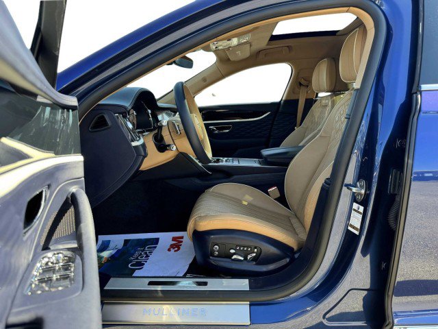 Used 2023 Bentley Flying Spur W12 image 23