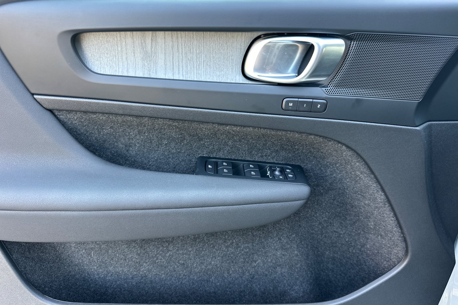Certified 2026 Volvo XC40 B4 Core w/ Protection Package FWD image 12