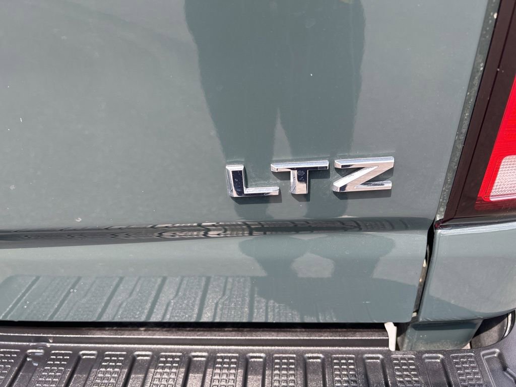 Used 2025 Chevrolet Silverado 2500 LTZ w/ LTZ Convenience Package image 14