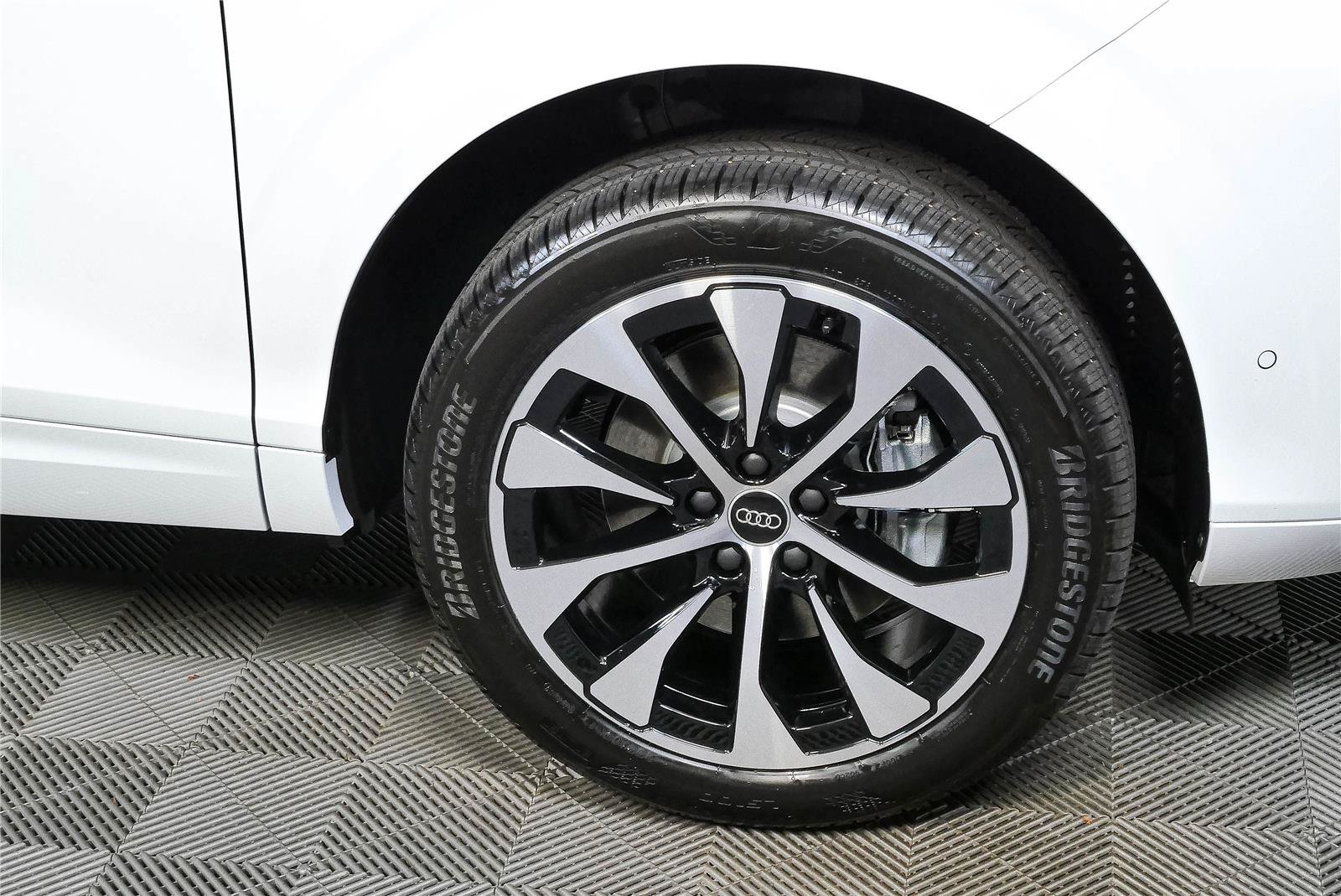 New 2026 Audi Q3 quattro 2.0T AWD/4WD image 40