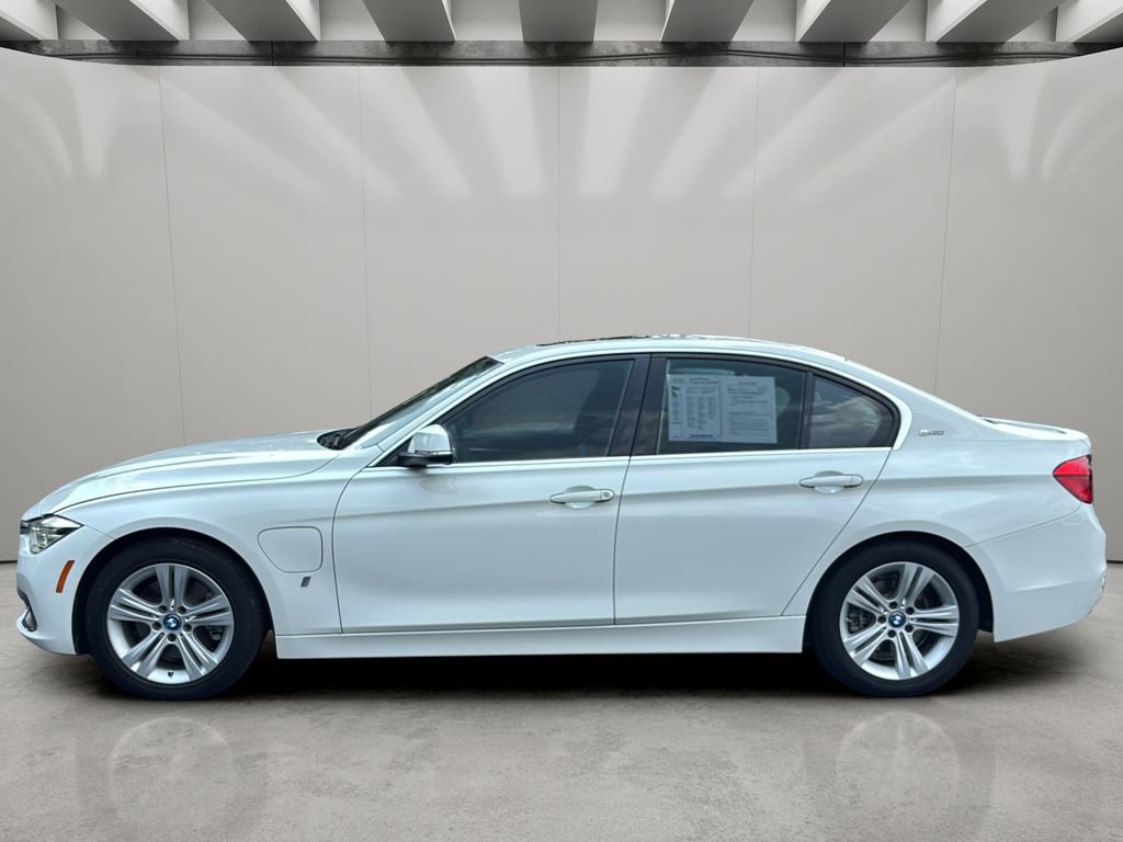 Used 2018 BMW 330e w/ Convenience Package RWD image 2