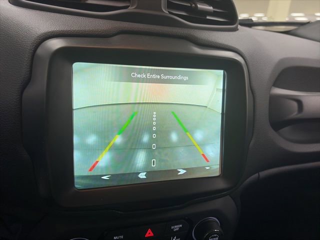 Used 2022 Jeep Renegade Latitude AWD/4WD image 23