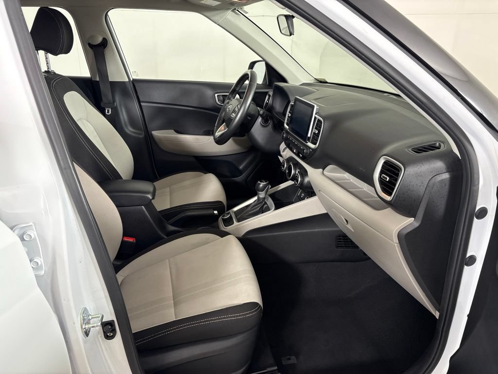 Used 2025 Hyundai Venue SEL FWD image 15