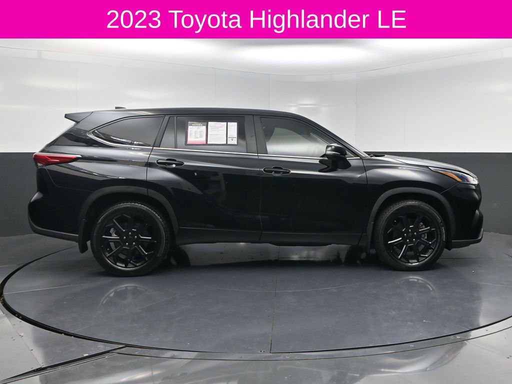 Used 2023 Toyota Highlander LE FWD image 4