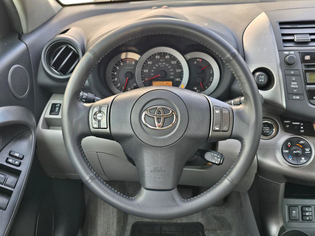 Used 2011 Toyota RAV4 Limited AWD/4WD image 19