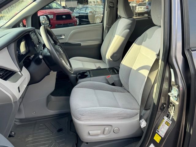 Used 2020 Toyota Sienna LE image 12