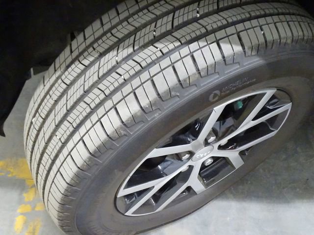 Used 2024 Jeep Grand Cherokee Limited image 44