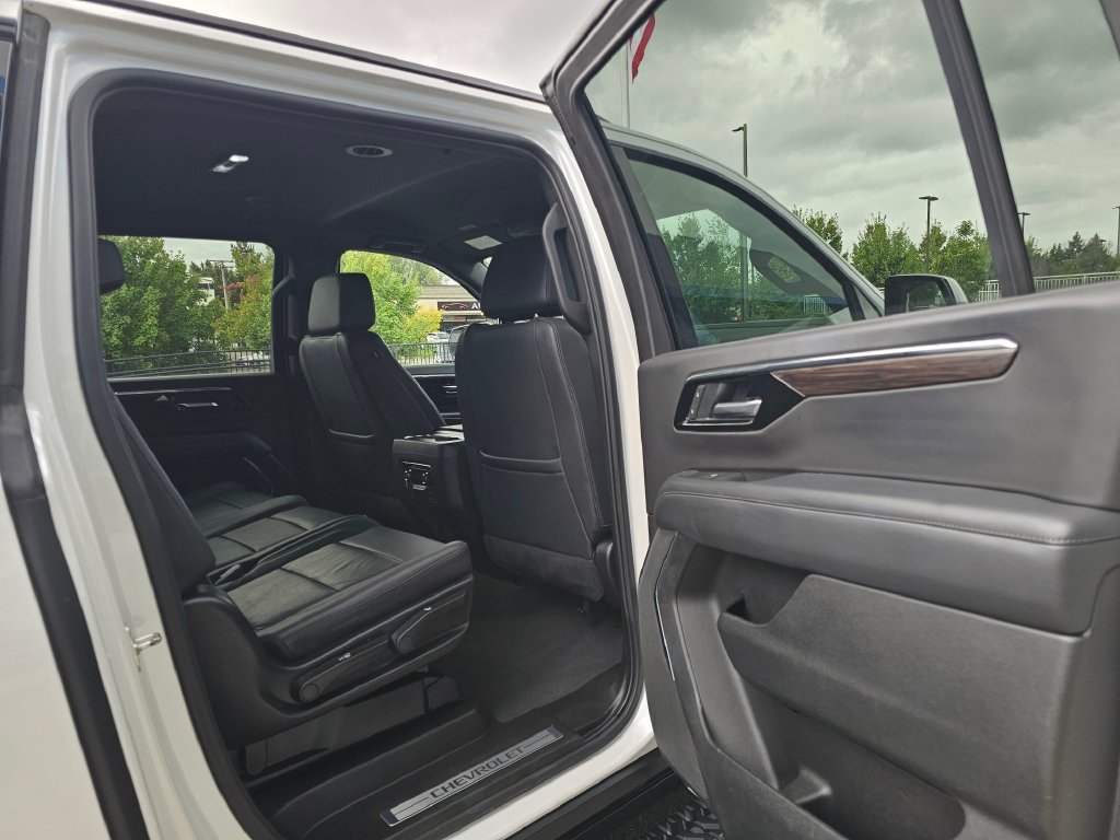 Used 2025 Chevrolet Suburban Z71 AWD/4WD image 15