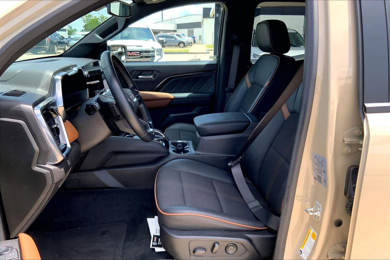 Used 2024 GMC Canyon AT4 w/ Technology Package AWD/4WD image 8