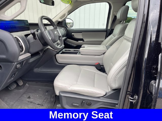 Used 2025 Ford Expedition Active AWD/4WD image 9