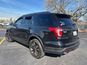 Used 2018 Ford Explorer XLT w/ Equipment Group 202A AWD/4WD image 4