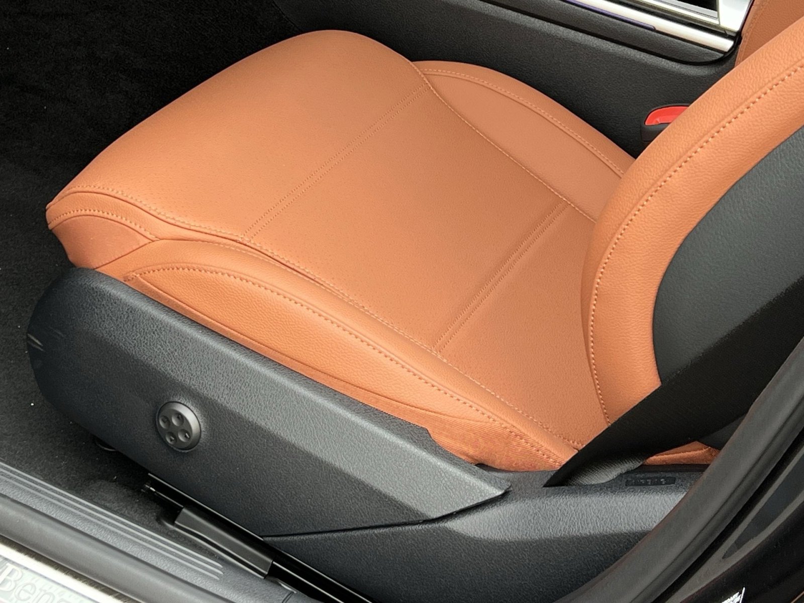 New 2026 Mercedes-Benz C 300 4MATIC Sedan image 12