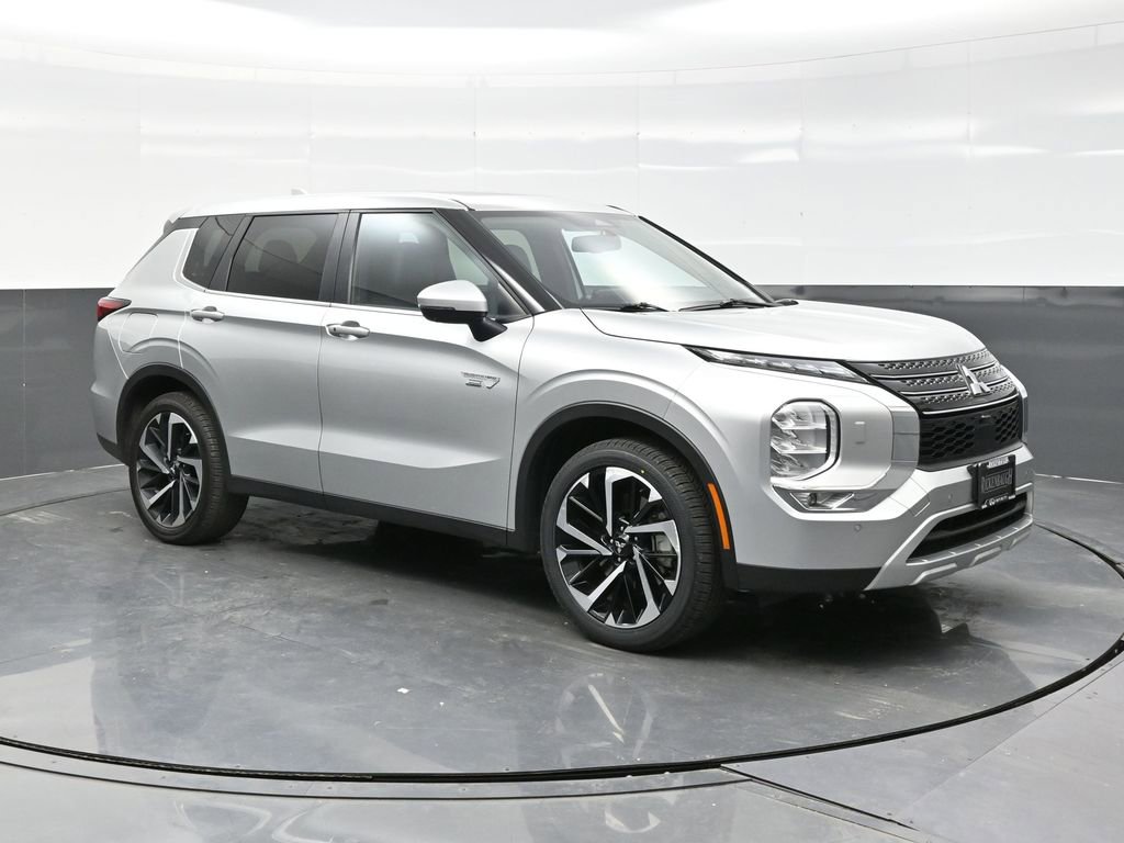 Used 2024 Mitsubishi Outlander SE