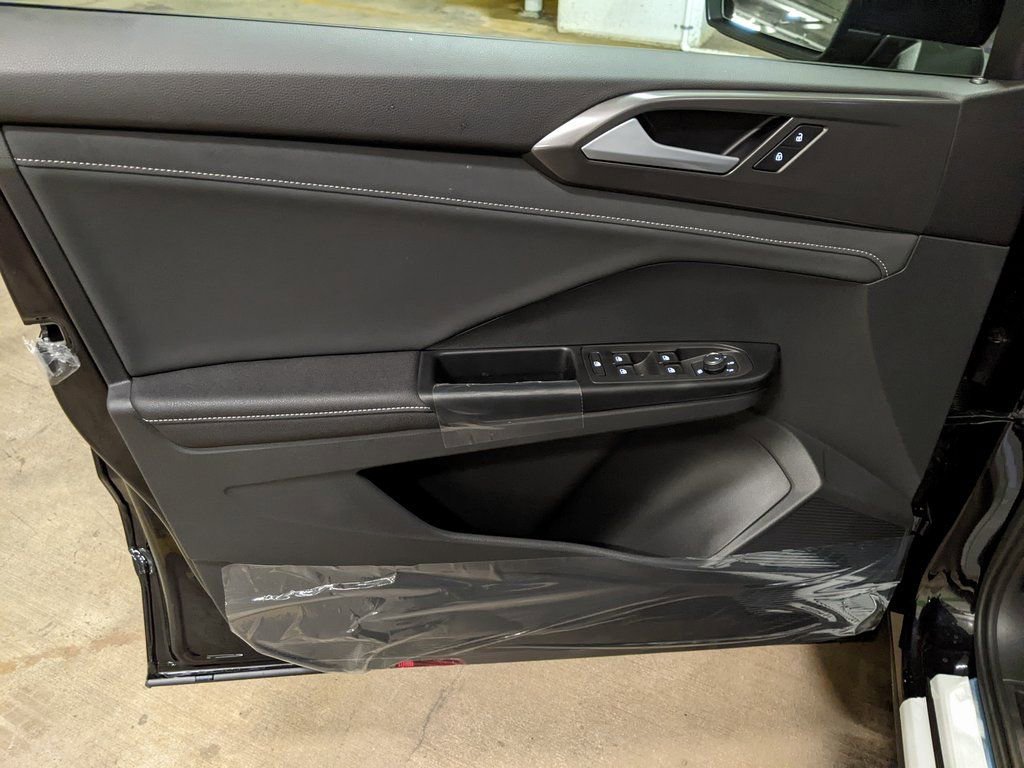 New 2026 Volkswagen Taos SE FWD image 9