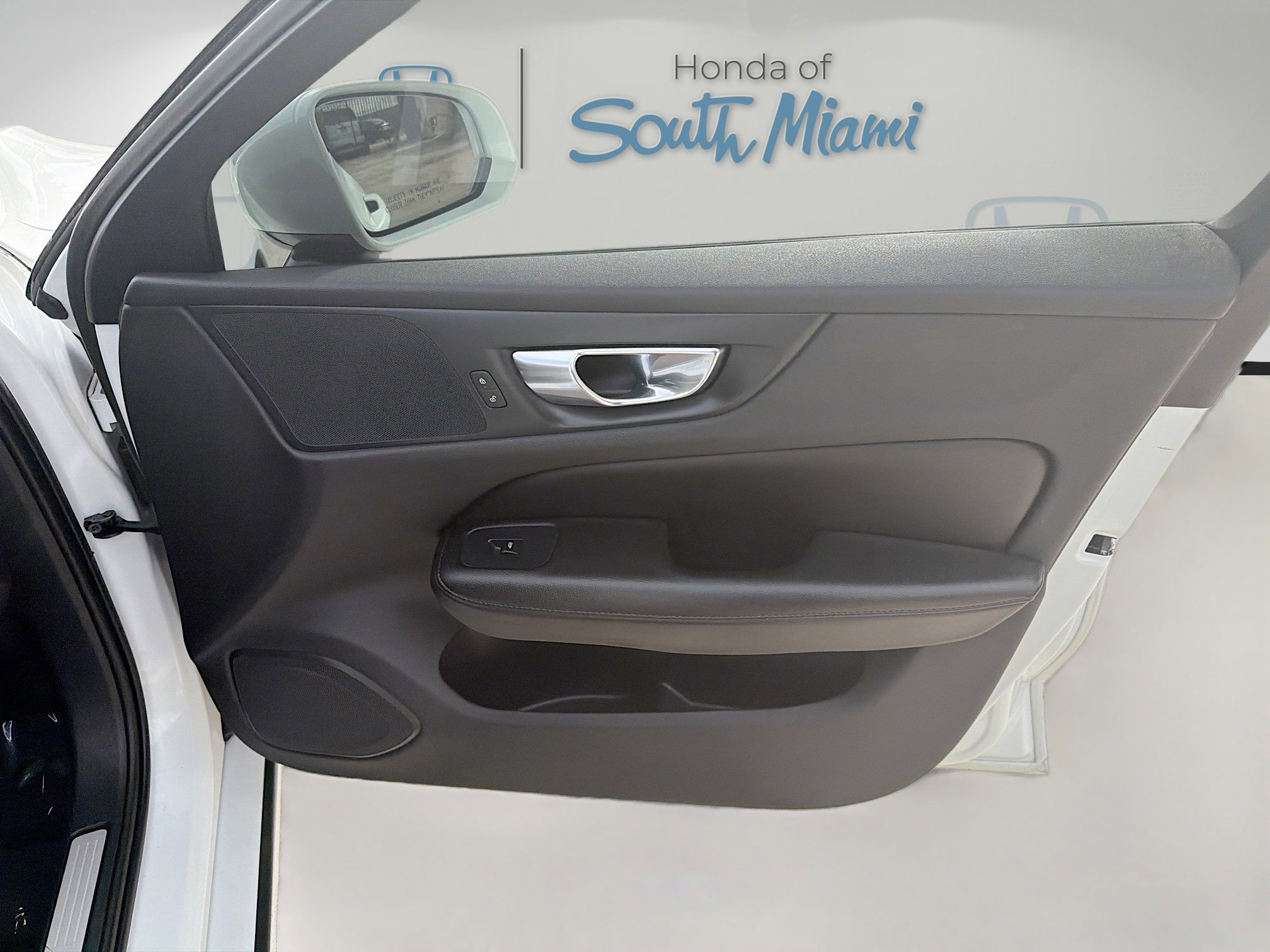 Used 2020 Volvo S60 T5 Momentum image 32