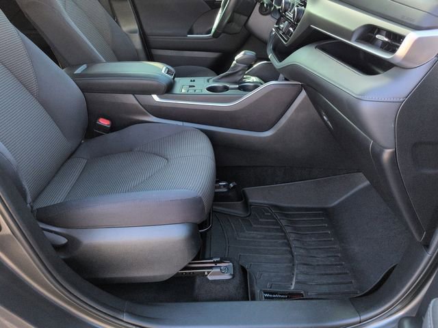 Used 2023 Toyota Highlander LE image 25