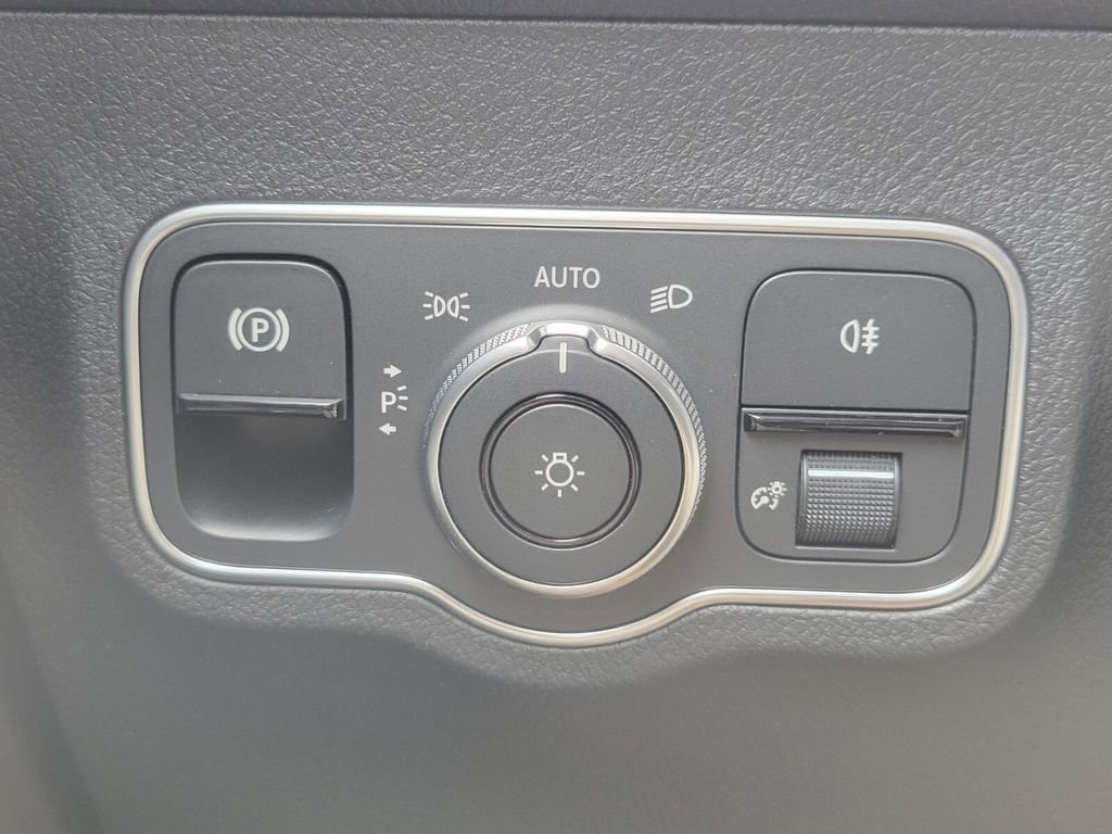 New 2026 Mercedes-Benz GLB 35 AMG 4MATIC image 25