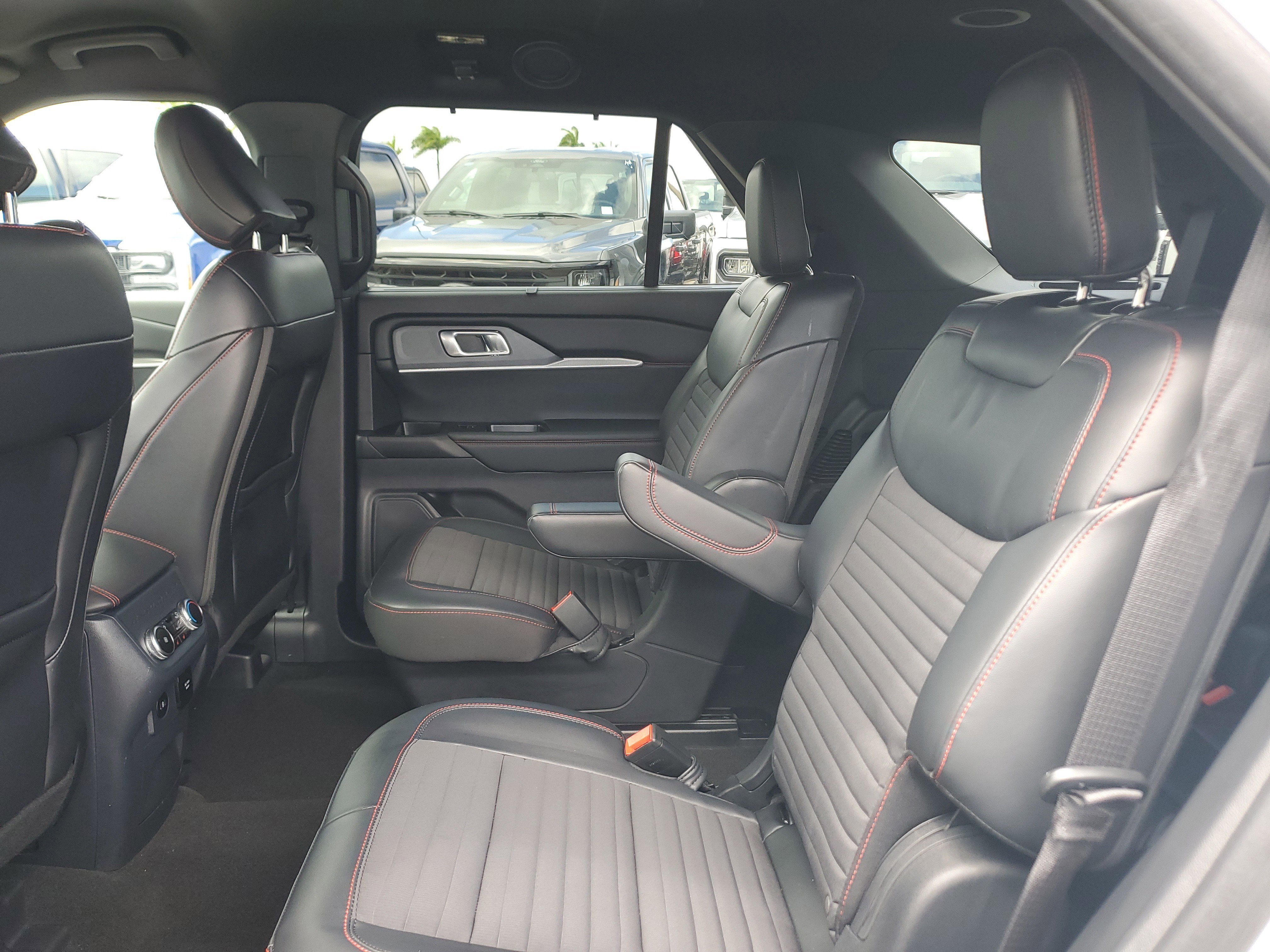 Used 2025 Ford Explorer ST-Line w/ Premium Package image 12