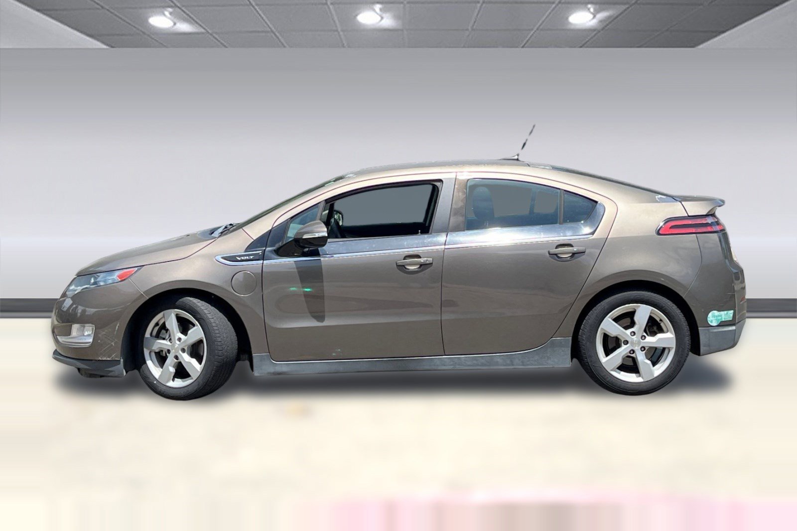 Used 2014 Chevrolet Volt Premium w/ Premium Trim Package FWD image 2