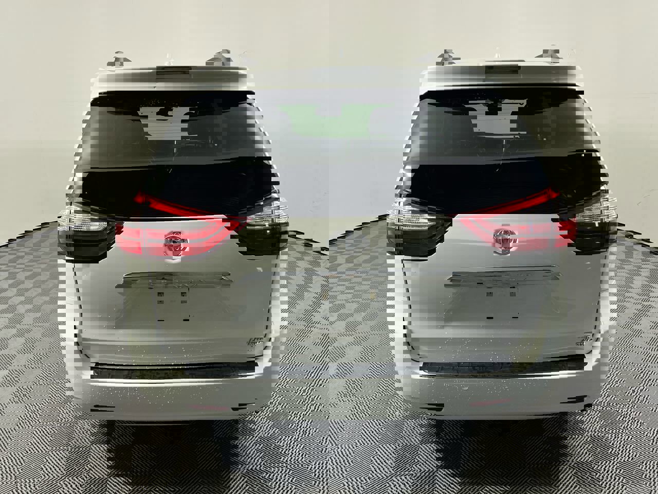 Used 2019 Toyota Sienna Limited Premium AWD/4WD image 4