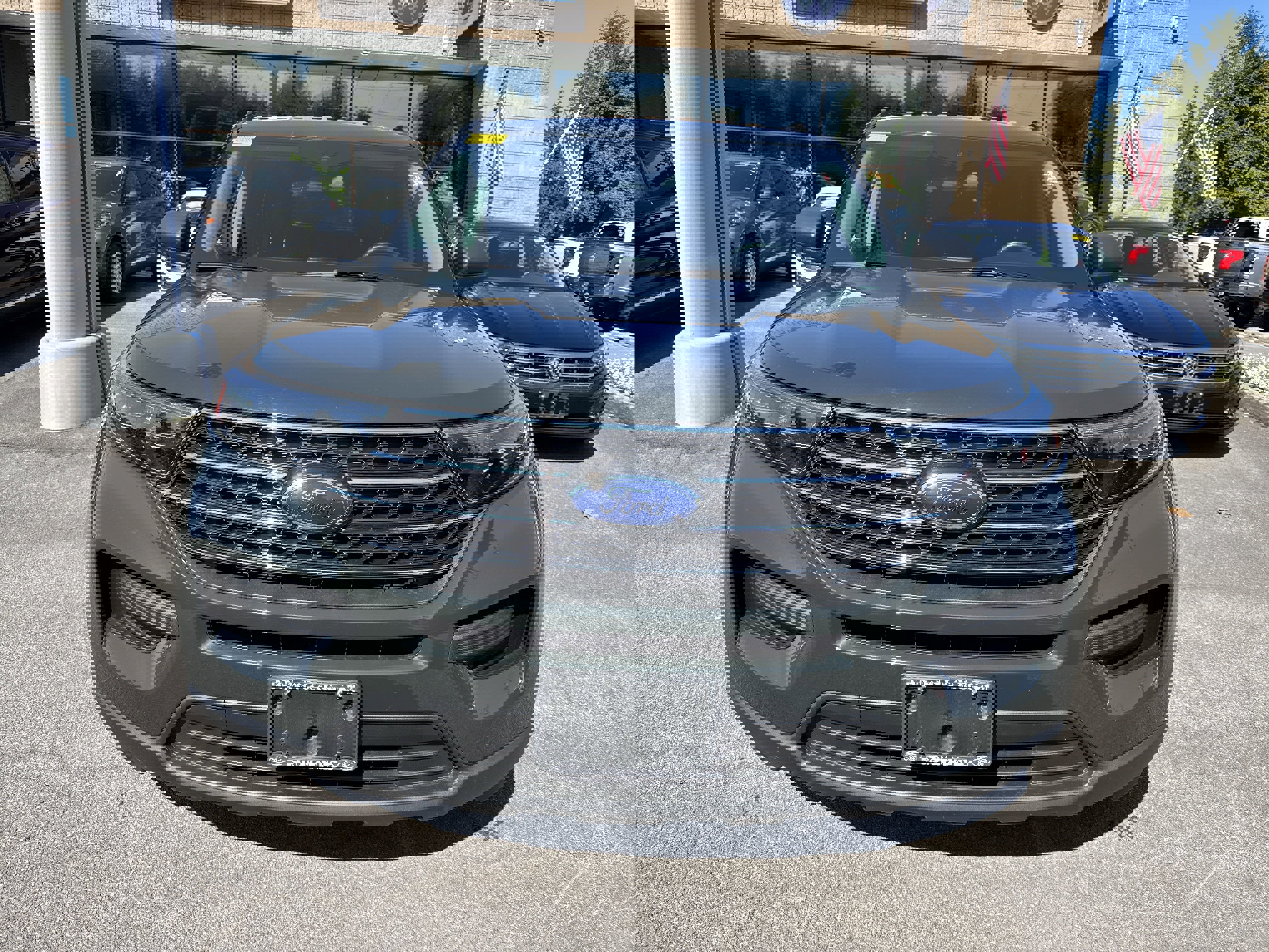 Used 2022 Ford Explorer XLT image 3