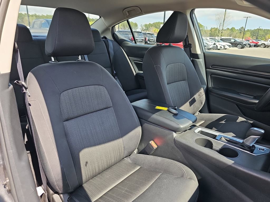 Used 2025 Nissan Altima 2.5 SV image 13