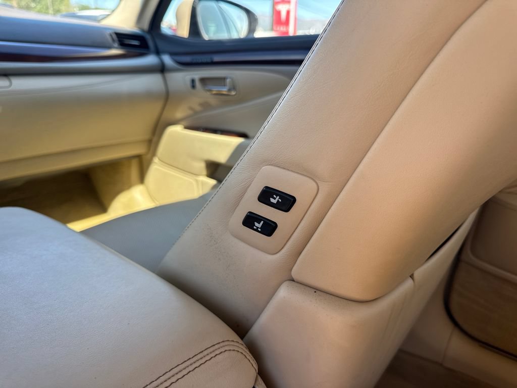 Used 2014 Lexus LS 460 w/ Comfort Package RWD image 35