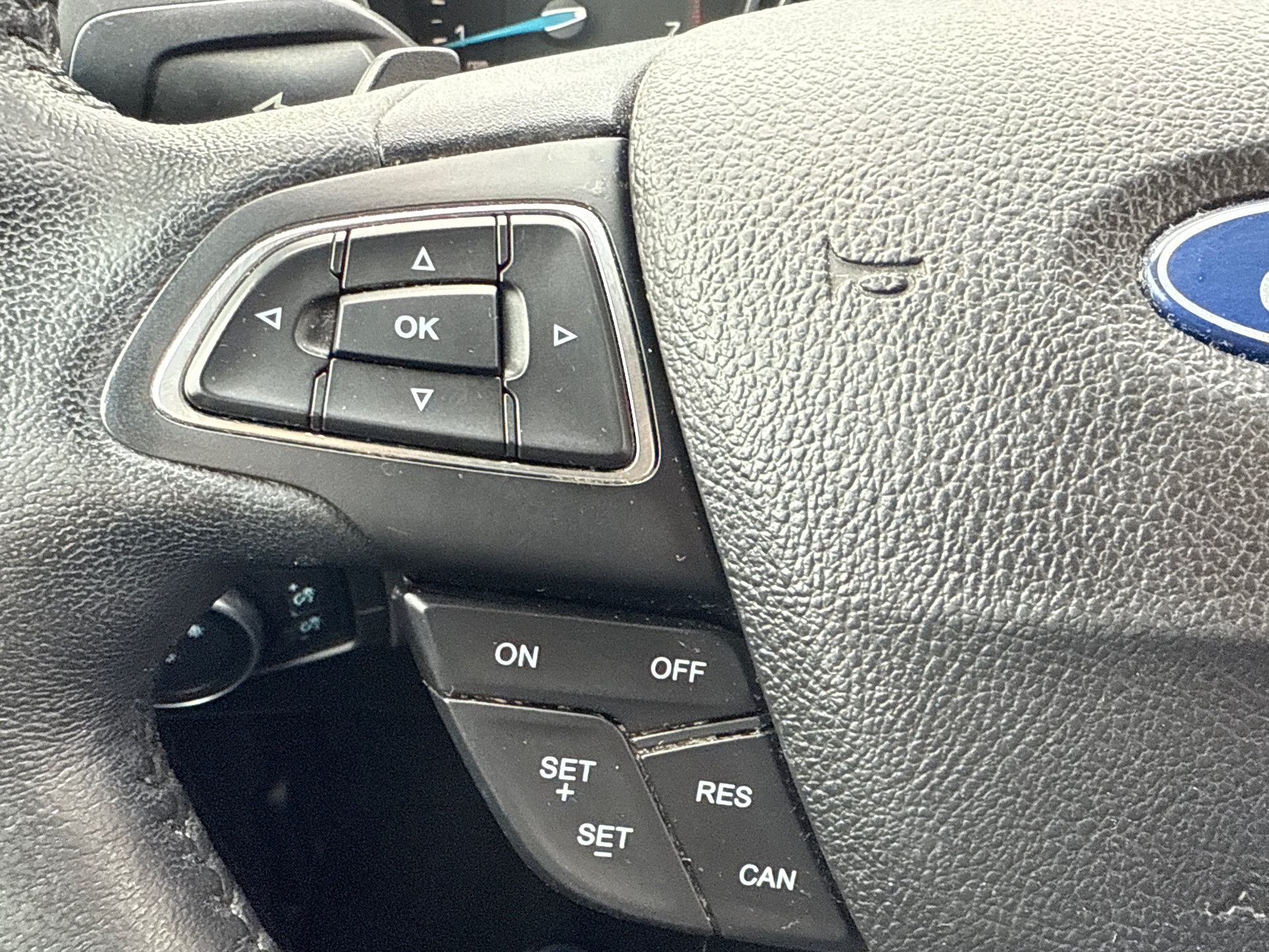 Used 2016 Ford Focus SE w/ SE Sport Package FWD image 27