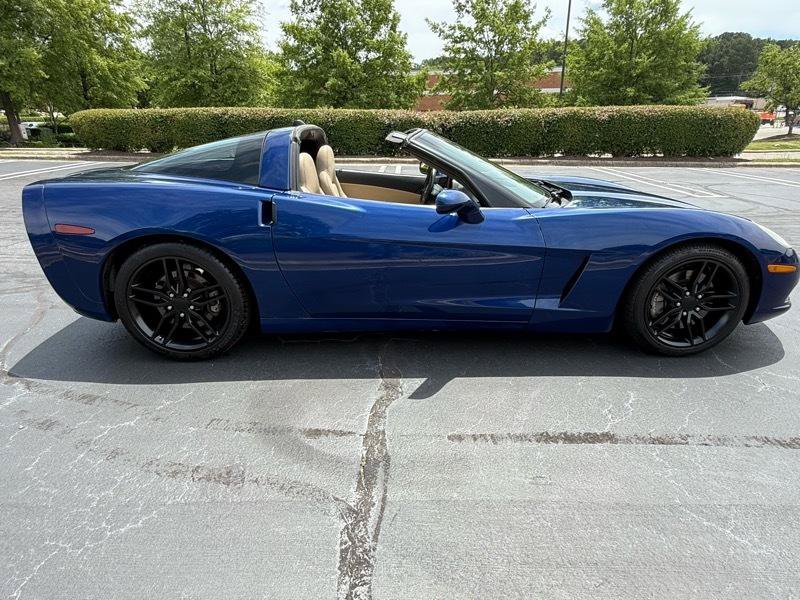 Used 2005 Chevrolet Corvette Coupe w/ Preferred Equipment Group RWD image 5