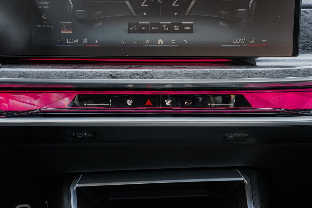 Used 2023 BMW 740i image 15