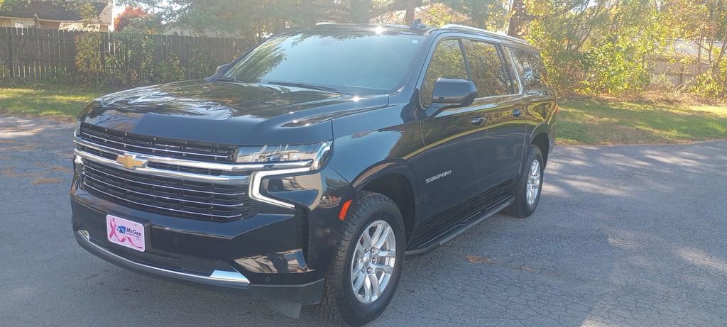Used 2022 Chevrolet Suburban LT image 3