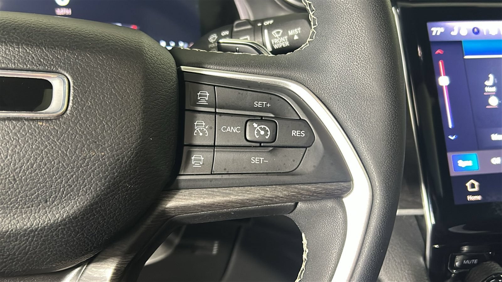 Used 2023 Jeep Grand Cherokee L Limited AWD/4WD image 20
