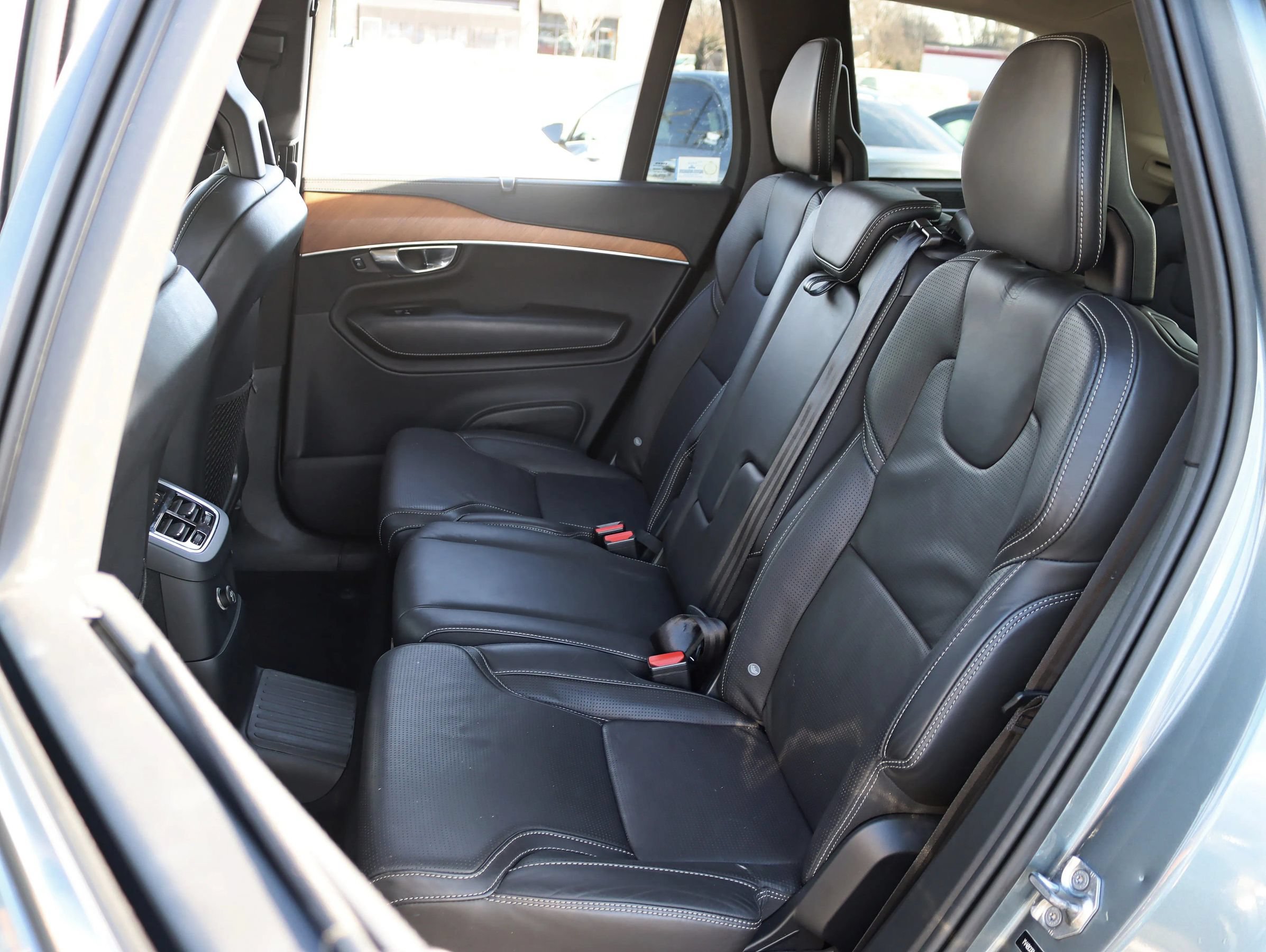 Used 2016 Volvo XC90 T8 Inscription w/ Protection Package Plus AWD/4WD image 29