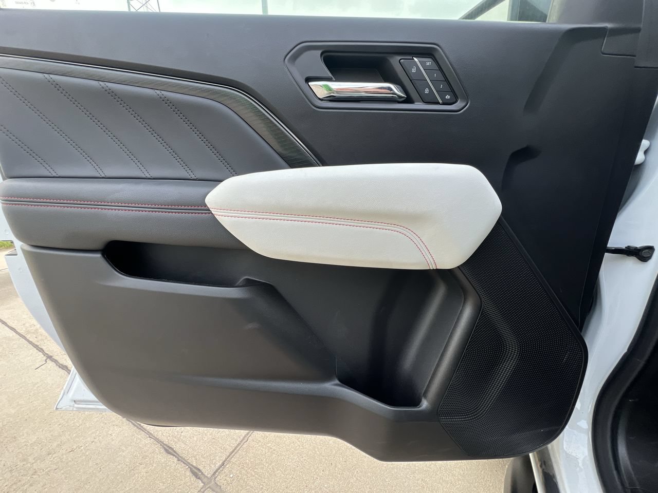 Used 2024 GMC Canyon AT4X AWD/4WD image 25