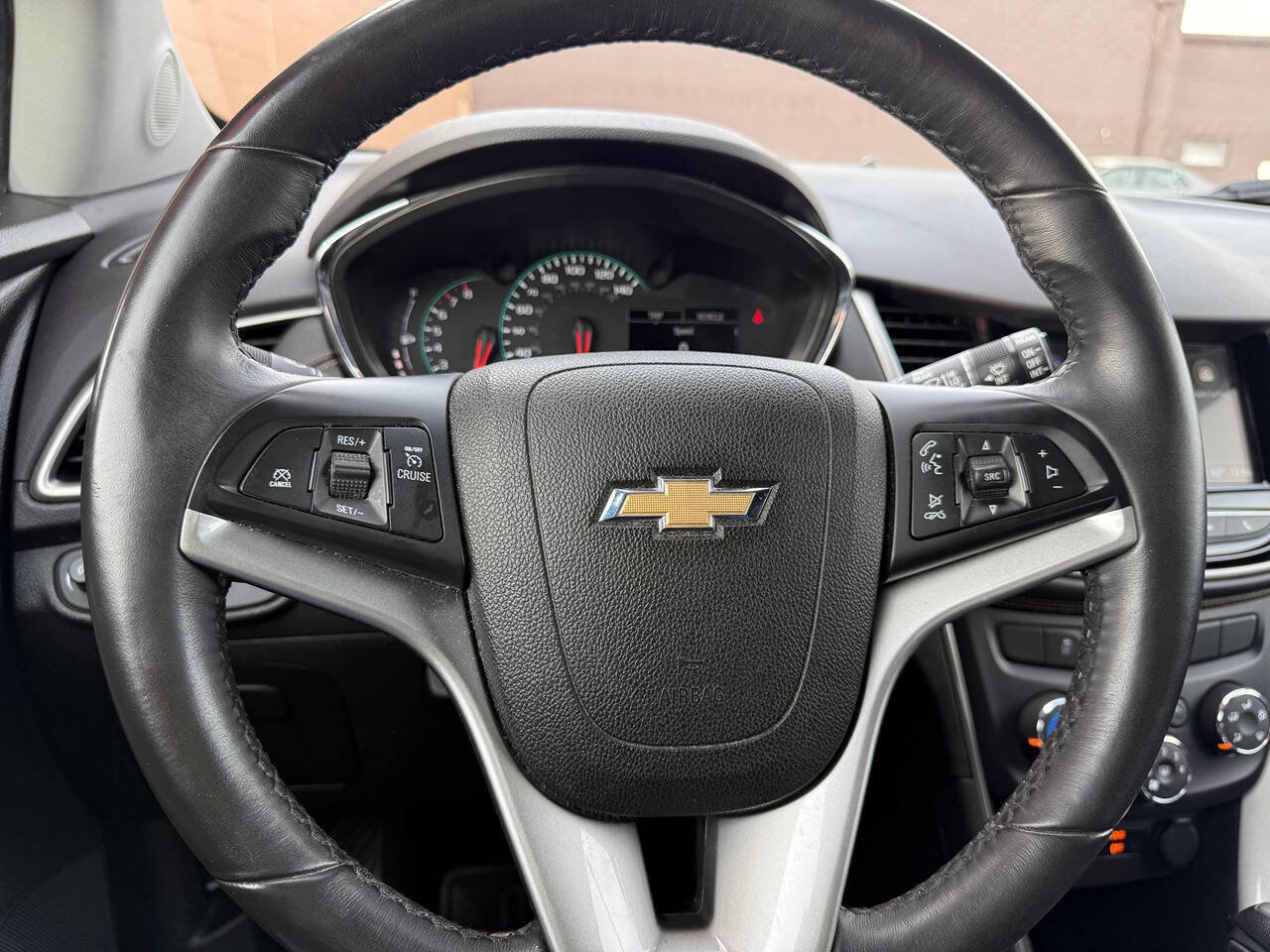 Used 2018 Chevrolet Trax LT w/ Redline Edition FWD image 12