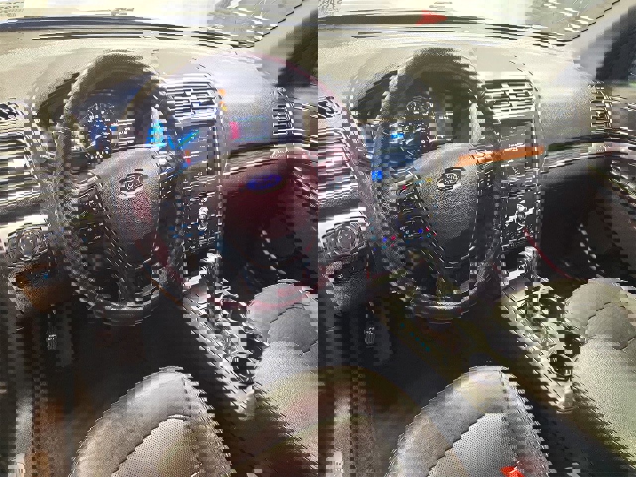 Used 2018 Ford Explorer Limited image 16