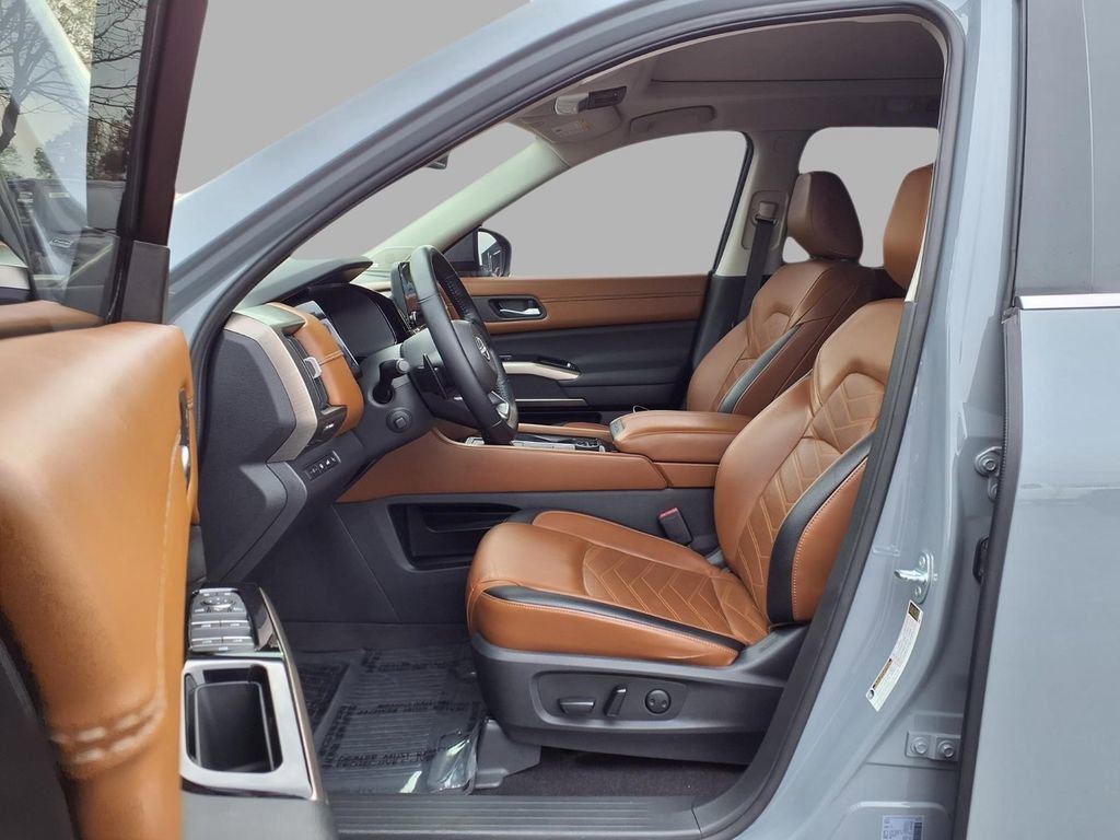 Certified 2023 Nissan Pathfinder Platinum w/ Cargo Package AWD/4WD image 22